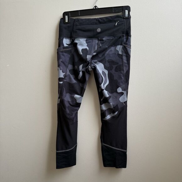 Athleta Shadow Camo Relay 2.0 Capri Leggings Black Gray Zip Pocket Size XS - Picture 2 of 6